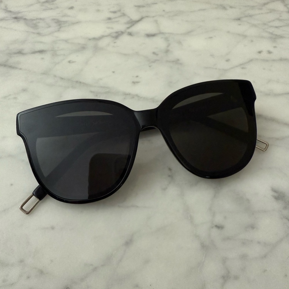 GENTLE MONSTER in scarlet Black Sunglasses